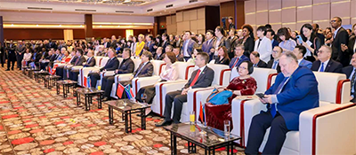 Le groupe Liyu assiste à un dîner du 30e anniversaire pour célébrer la liberté d'Afrique du Sud