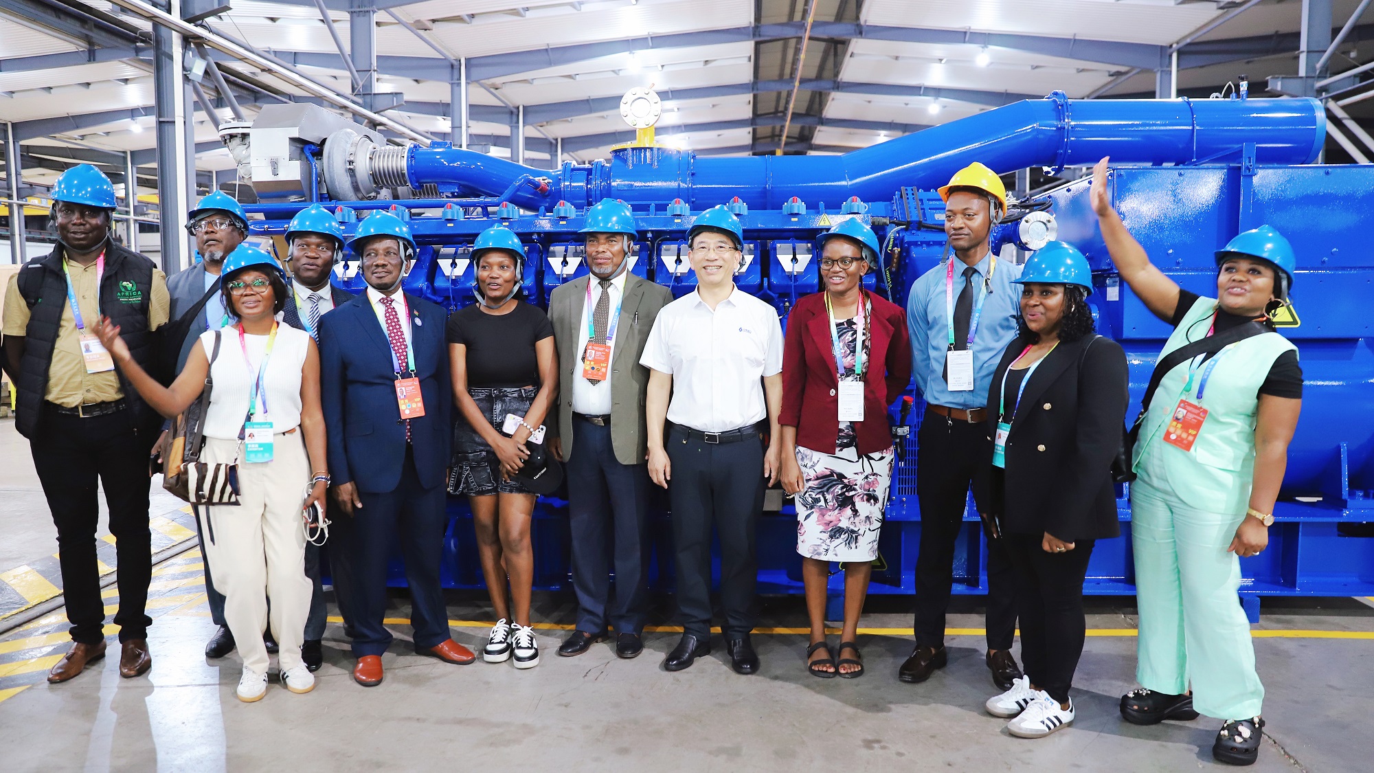 8. Délégation namibienne visite l'installation de fabrication